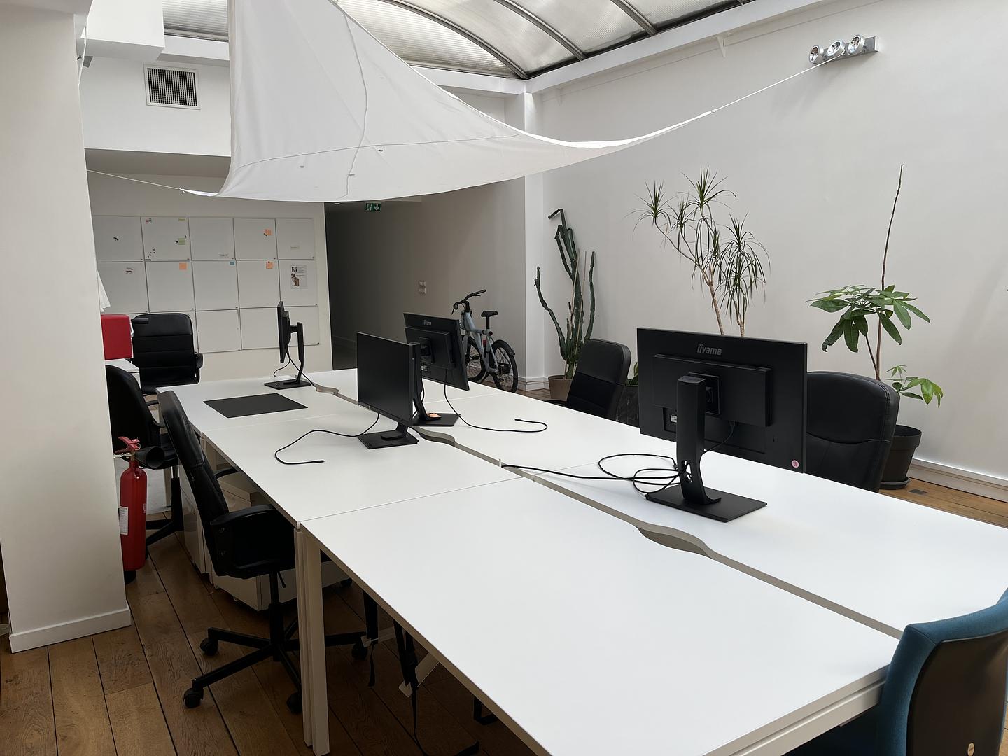 Furnished office for 6 people in Paris | Shared office | 69745