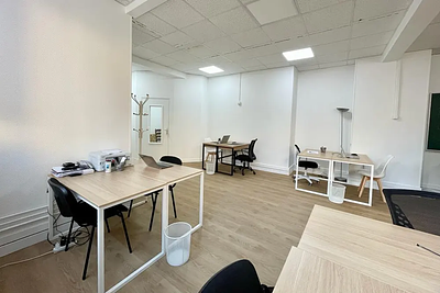 Open Space bright Office: 6 workstations in the 15ème