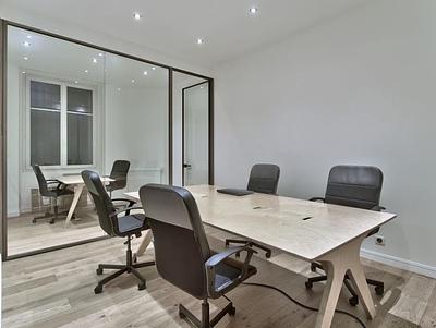 Independent office with glass roof and completely renovated