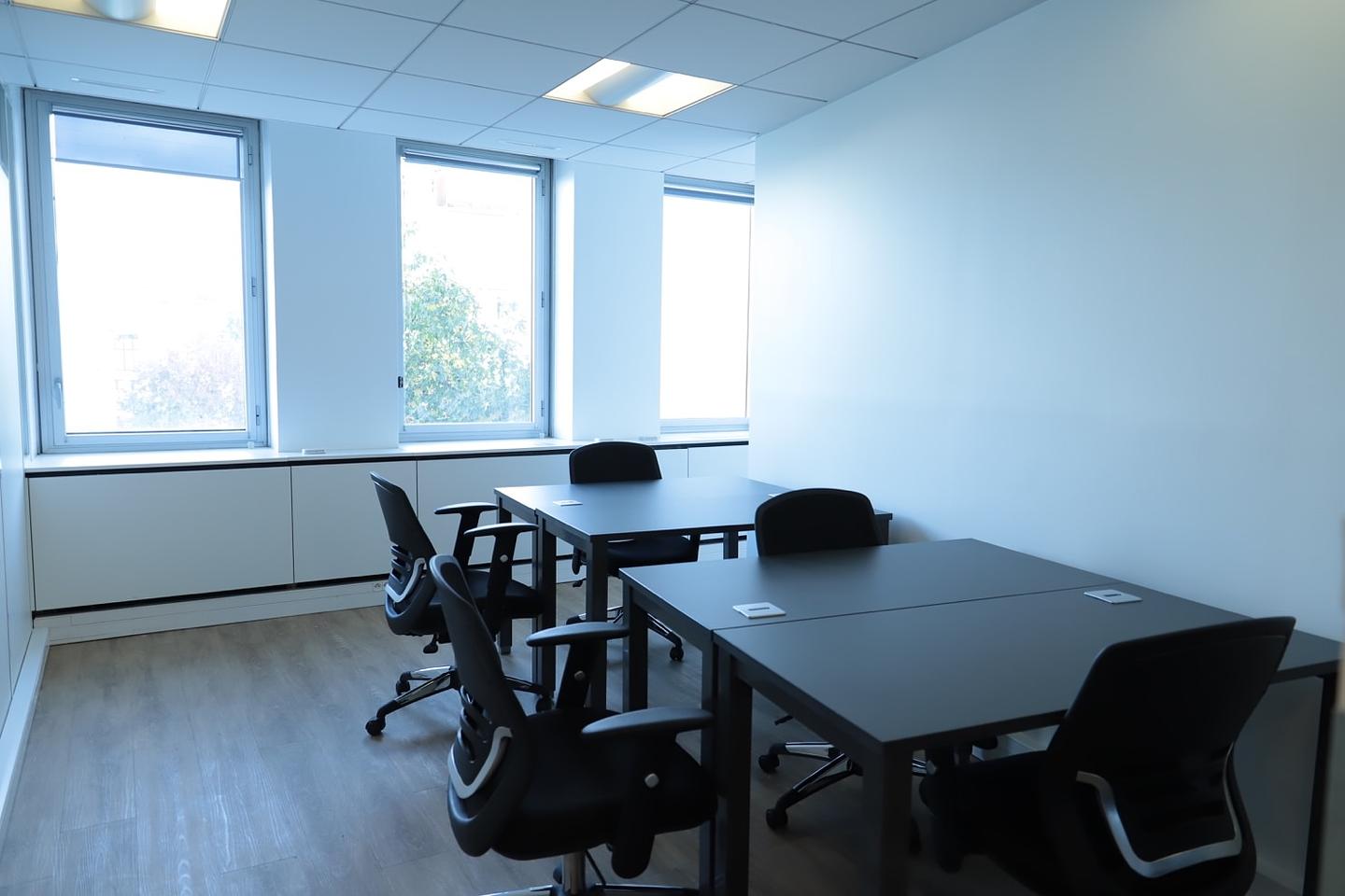 Furnished office for 3 people in Neuilly-sur-Seine | Private office | 74586