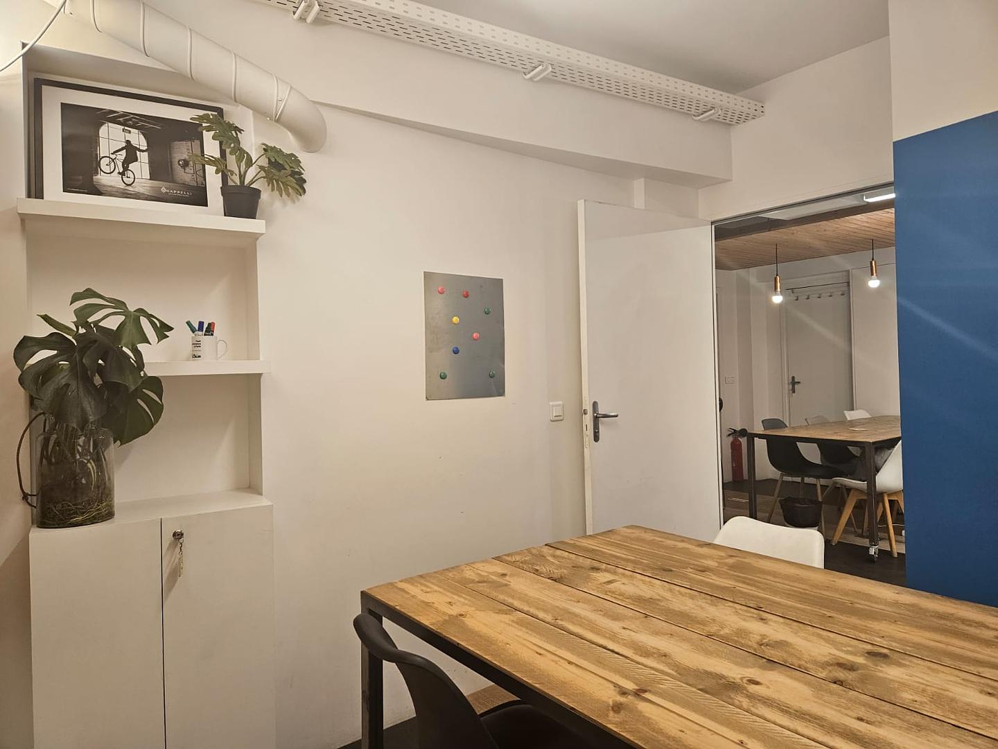 Furnished office for 4 people in Paris | Private office | 70502