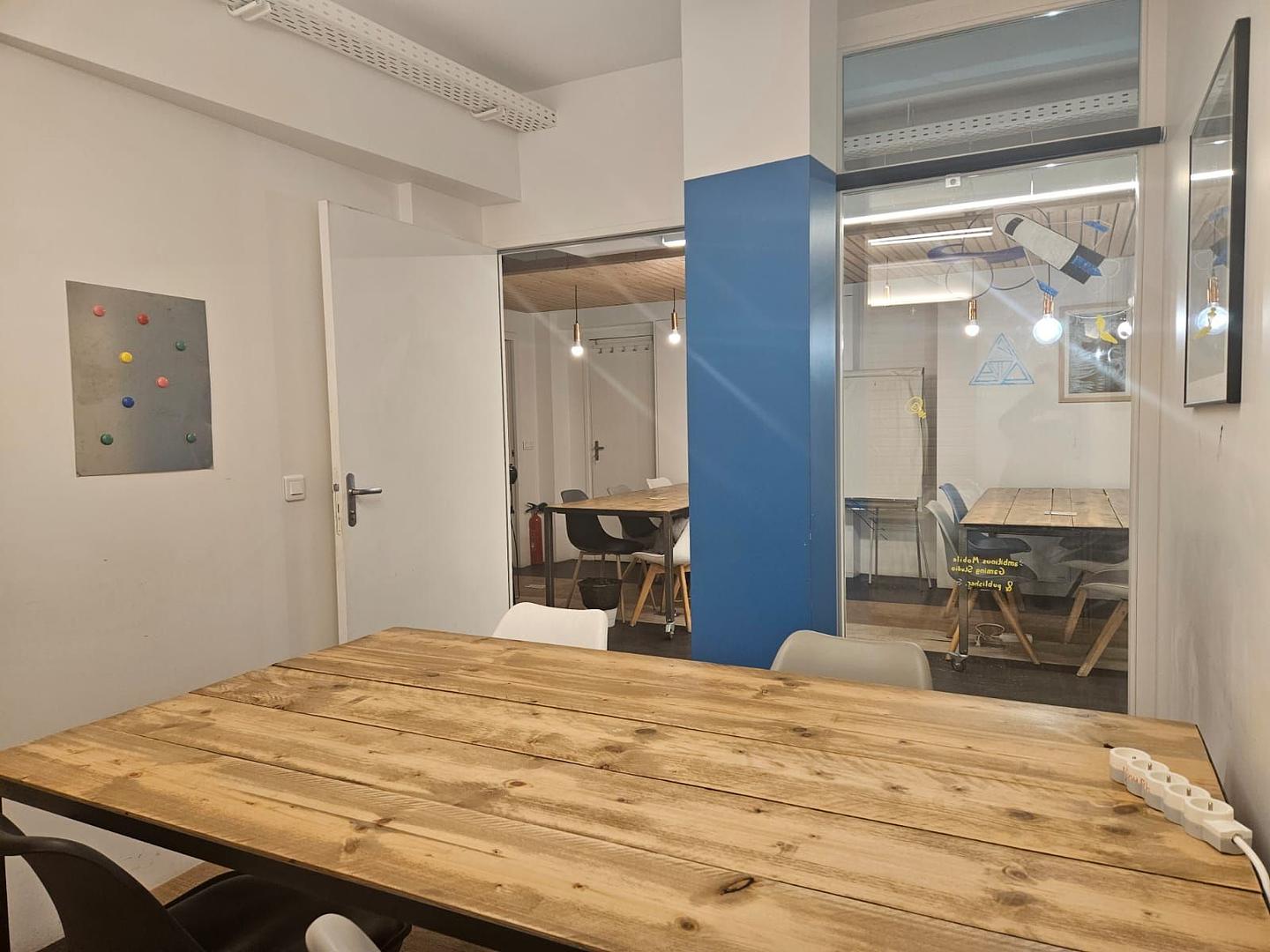 Furnished office for 4 people in Paris | Private office | 70508