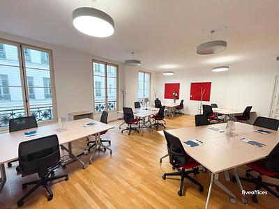 Large, bright Haussmann-style office close to the Opera House
