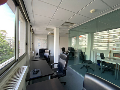 Private and Open Space Offices Trocadero