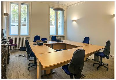 Large office in the heart of the 8th arrondissement 