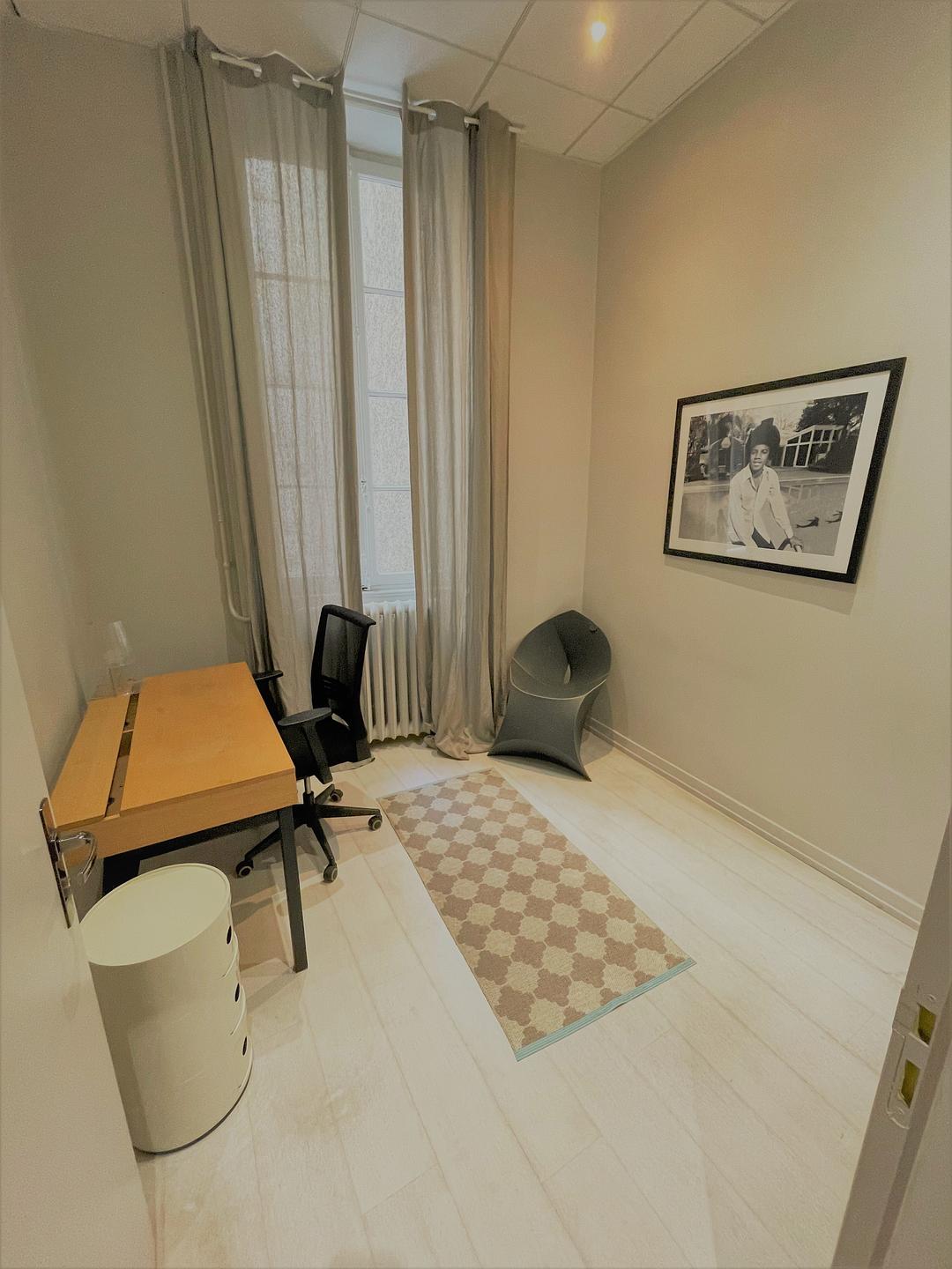 Furnished office for 1 person in Lyon | Private office | 74453