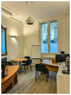 Private office in the heart of the 8th arrondissement