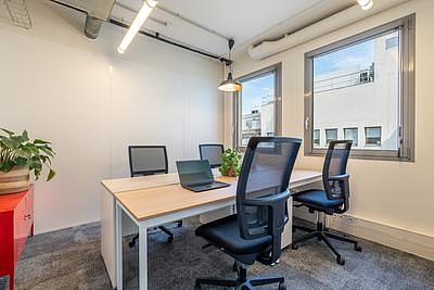 Private area with 4 bright, modern workstations