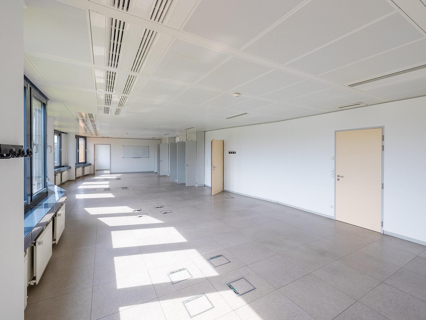 Unfurnished office for 340 people in Luxembourg | Entire office | 4931