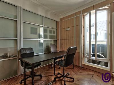 Private office with 3 to 5 workstations