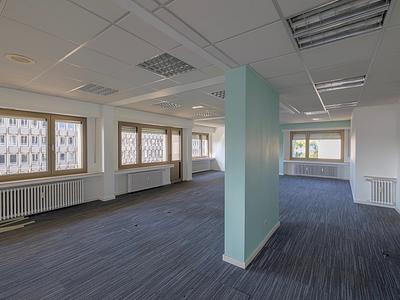 Combinations of 2 bright offices to accommodate roughly 38 people