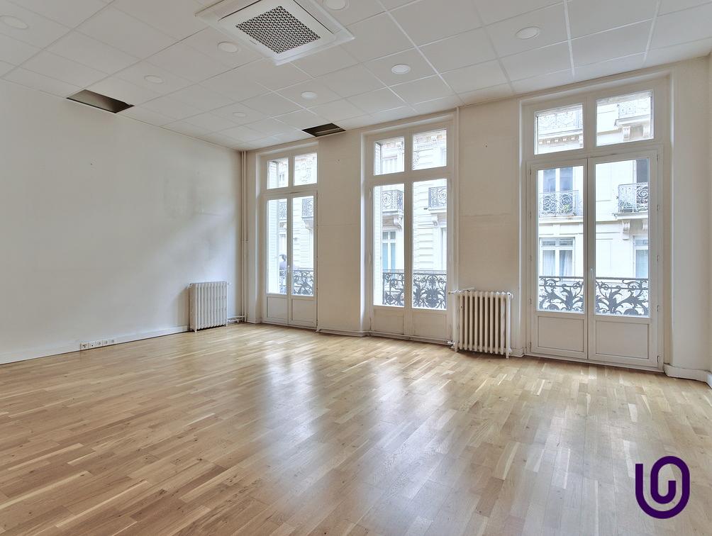 Unfurnished office for 35 people in Paris | Entire office | 61987