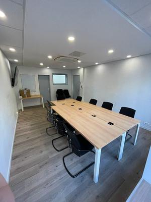 Private and turnkey office in