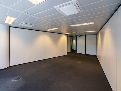 Office space for 7 people close to the airport