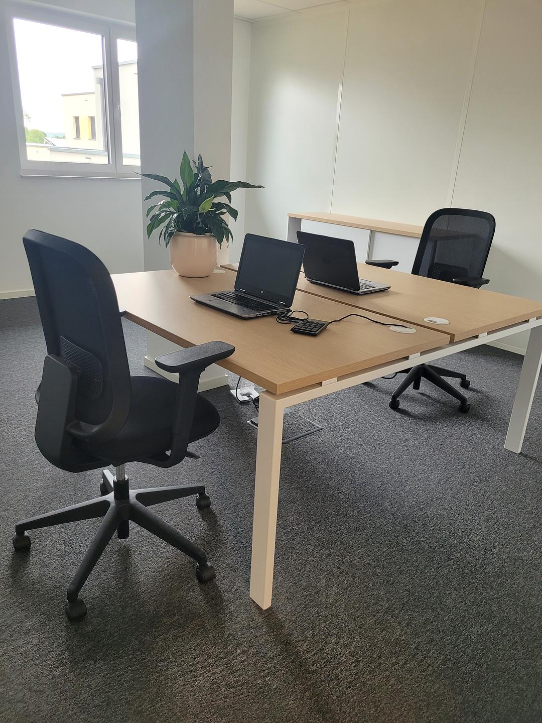 Furnished office for 4 people in Garnich | Entire office | 64310