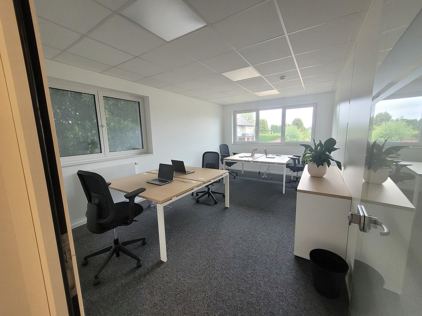 Furnished office for 4 people in Garnich | Entire office | 64311