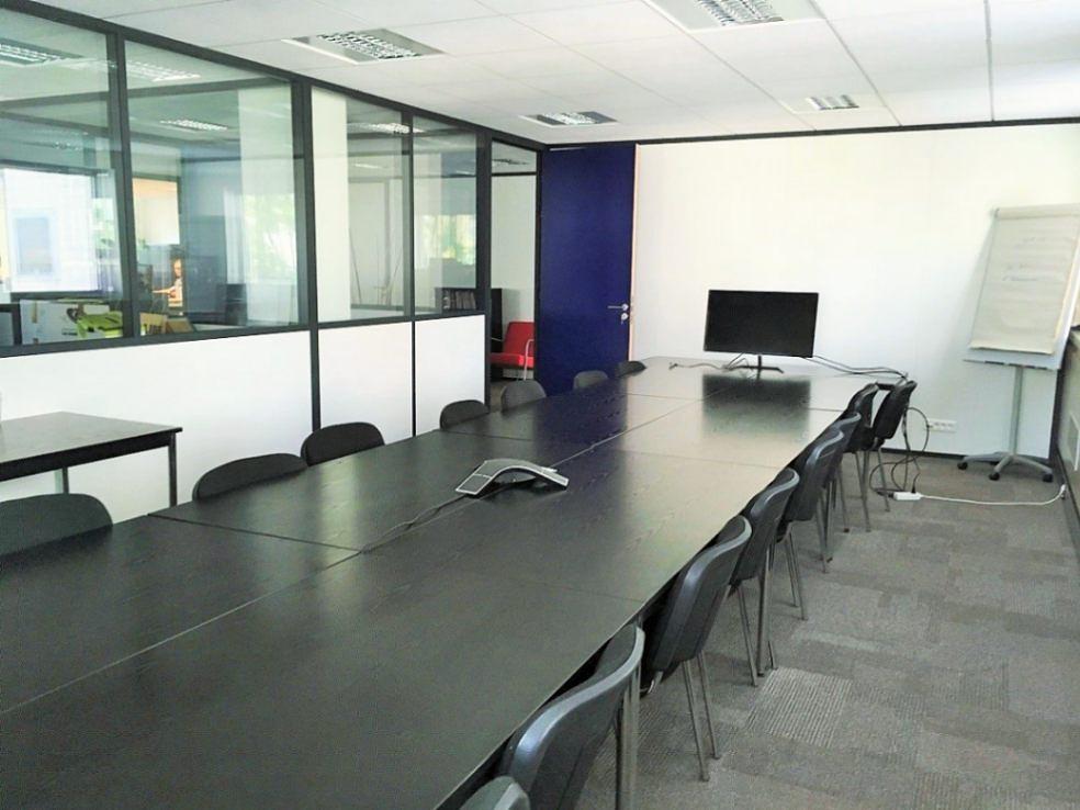 Unfurnished office for 8 people in Issy-les-Moulineaux | Private office | 37948