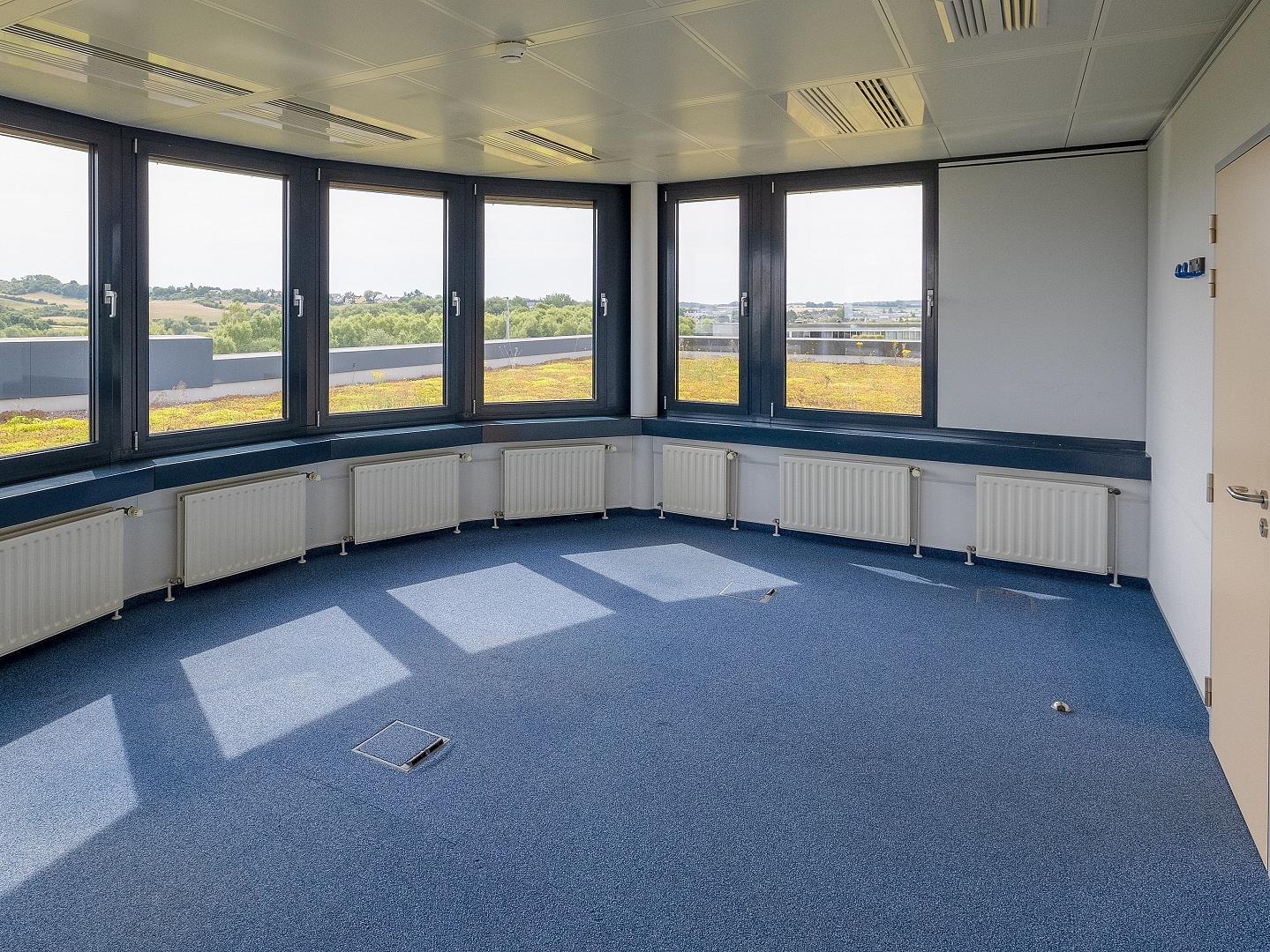 Unfurnished office for 340 people in Luxembourg | Entire office | 4944