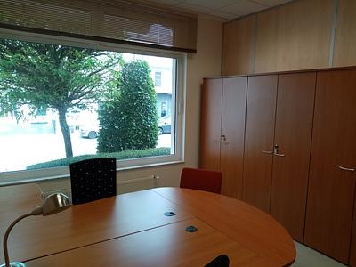 Luxembourg-Merl. Furnished individual office with access to meeting room, kitchen and IT room. Parking possible.