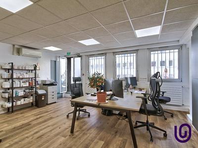 Shared offices with terrace in the heart of the Champs Elysées
