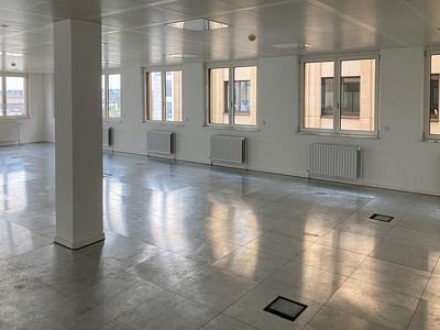 Large office space for 55 people in Cloche d'Or