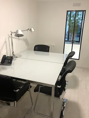 Private office in a dynamic space
