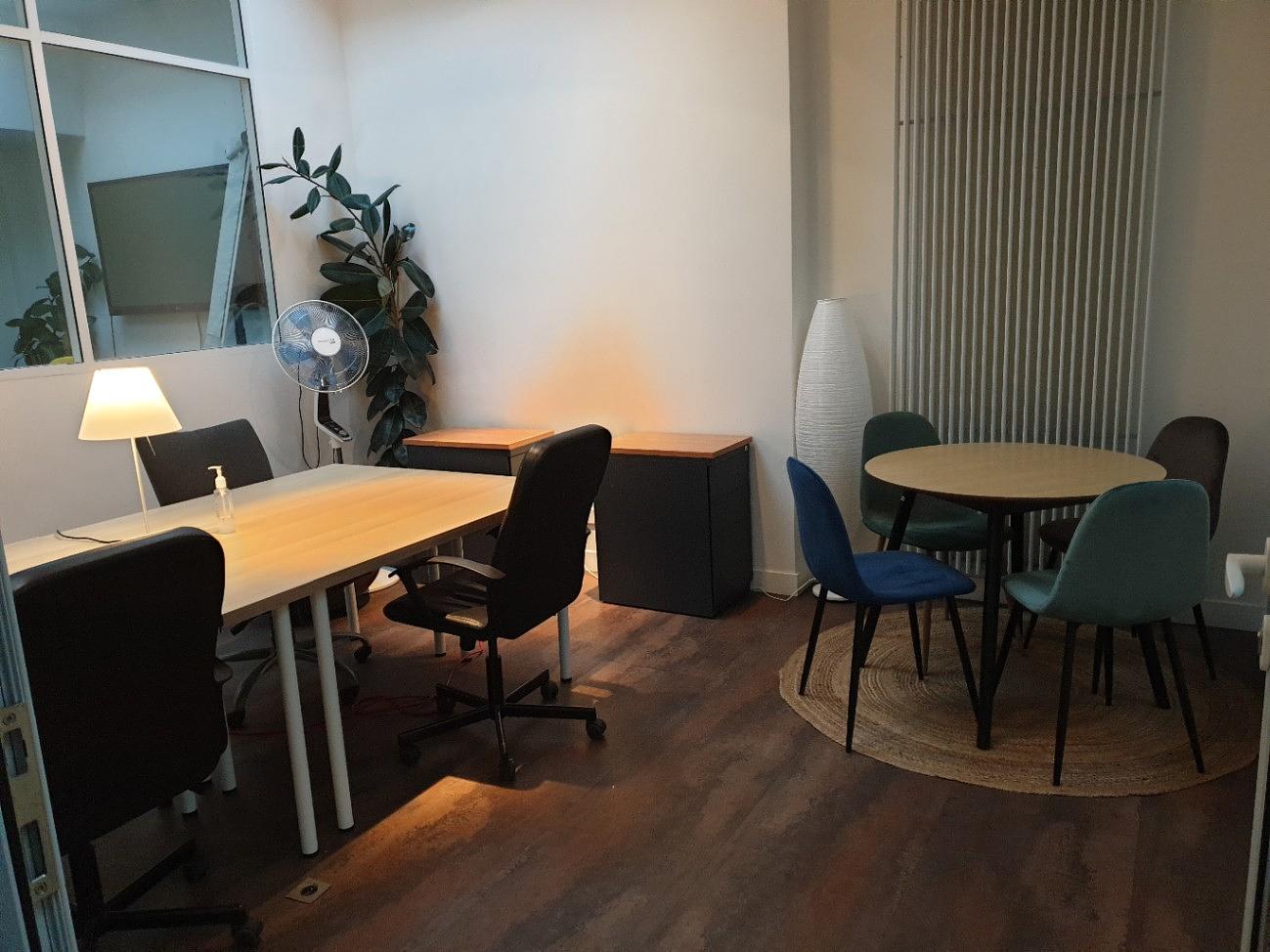Furnished office for 2 people in Paris | Private office | 41826