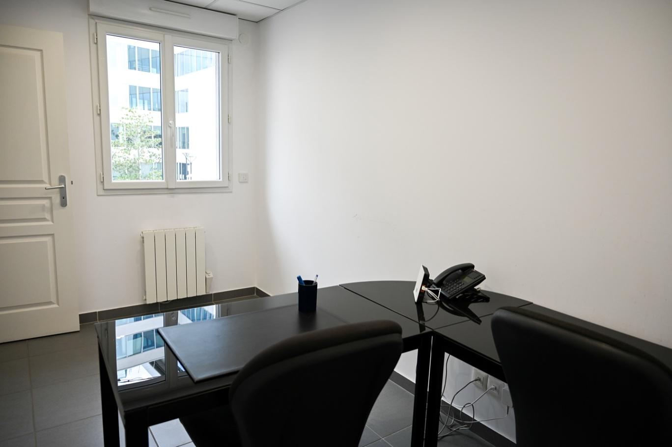 Furnished office for 2 people in Nanterre | Private office | 47731