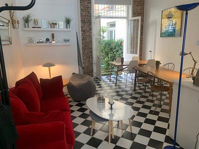 Quiet work space located in a lively area with good access (between Lyon station and Bastille)