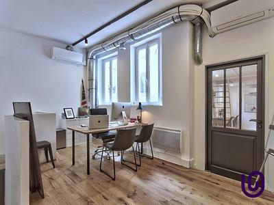 Atypical office on two levels in the 2nd arrondissement of Paris for 8 people