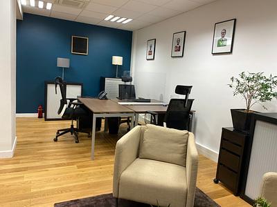 Refurbished workspace in the 9th district
