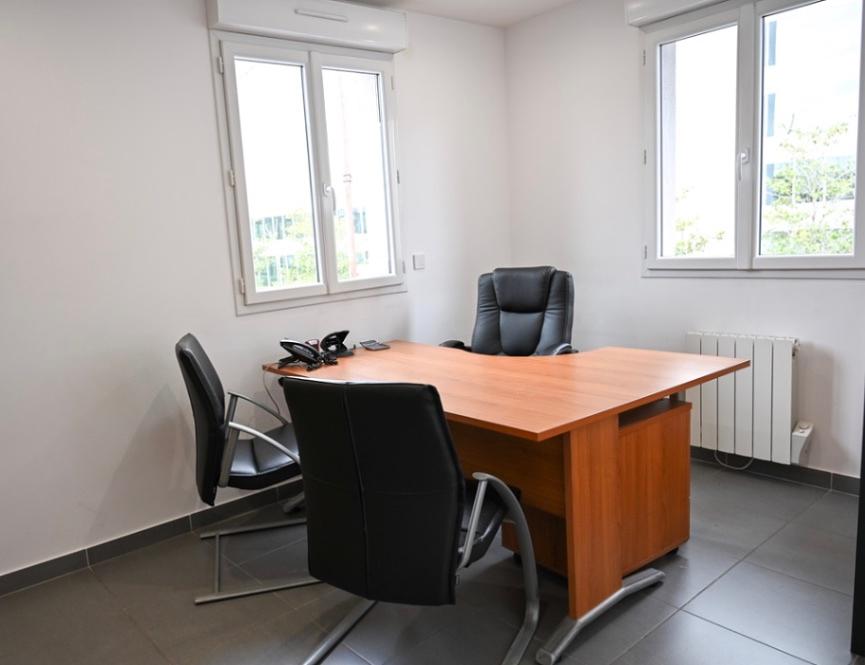 Furnished office for 3 people in Nanterre | Private office | 47759