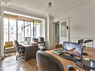 Office located 2 steps from the prestigious Champs-Elysées