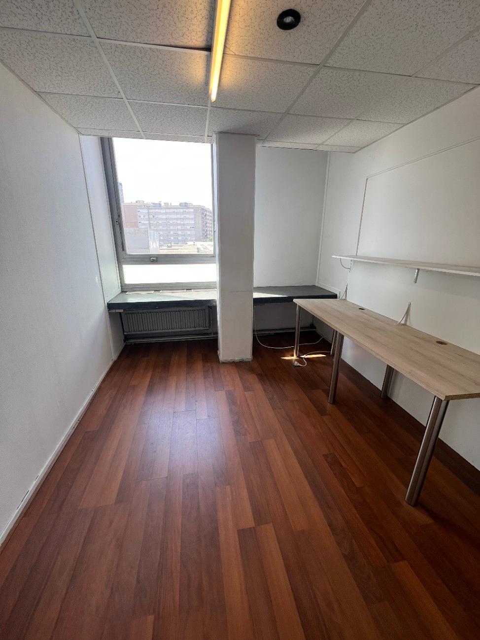 Unfurnished office for 2 people in Montreuil | Private office | 48837