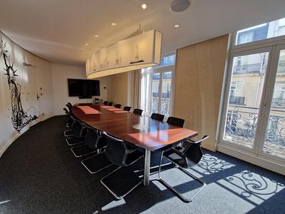 Office / Meeting room on the Champs-Elysées in the heart of the business district