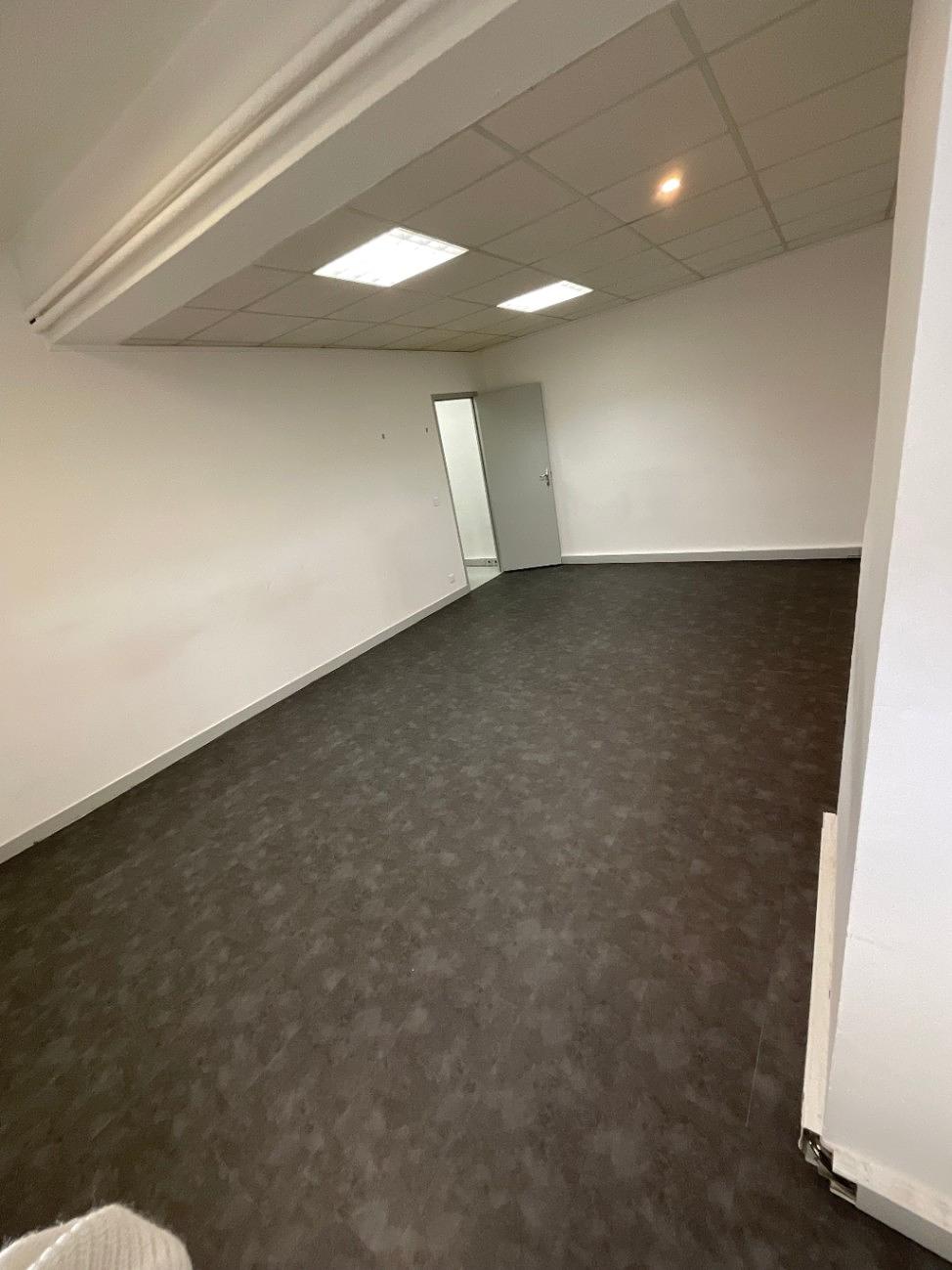 Unfurnished office for 5 people in Montreuil | Private office | 48791