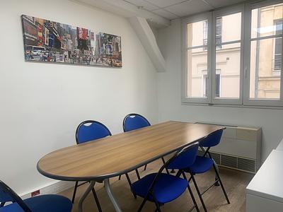 Separate closed office on a 97m2 flat