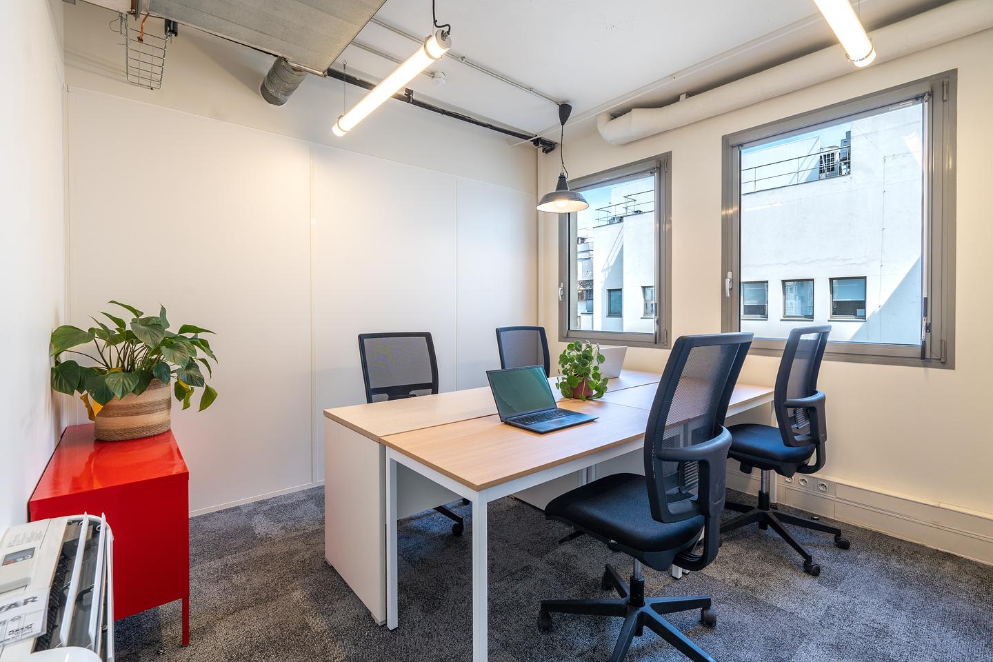 Furnished office for 4 people in Paris | Private office | 55984