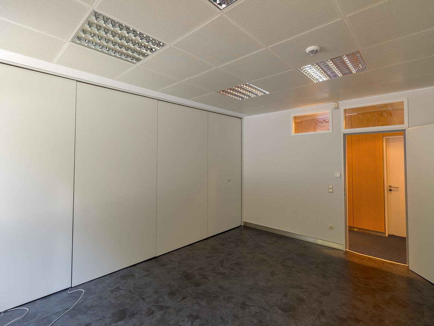 Unfurnished office for 30 people in Luxembourg | Private office | 7092