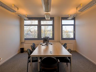 Individual and very bright offices available in Betrange.