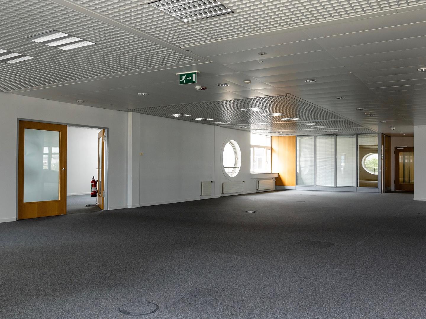 picture of an office, number 0