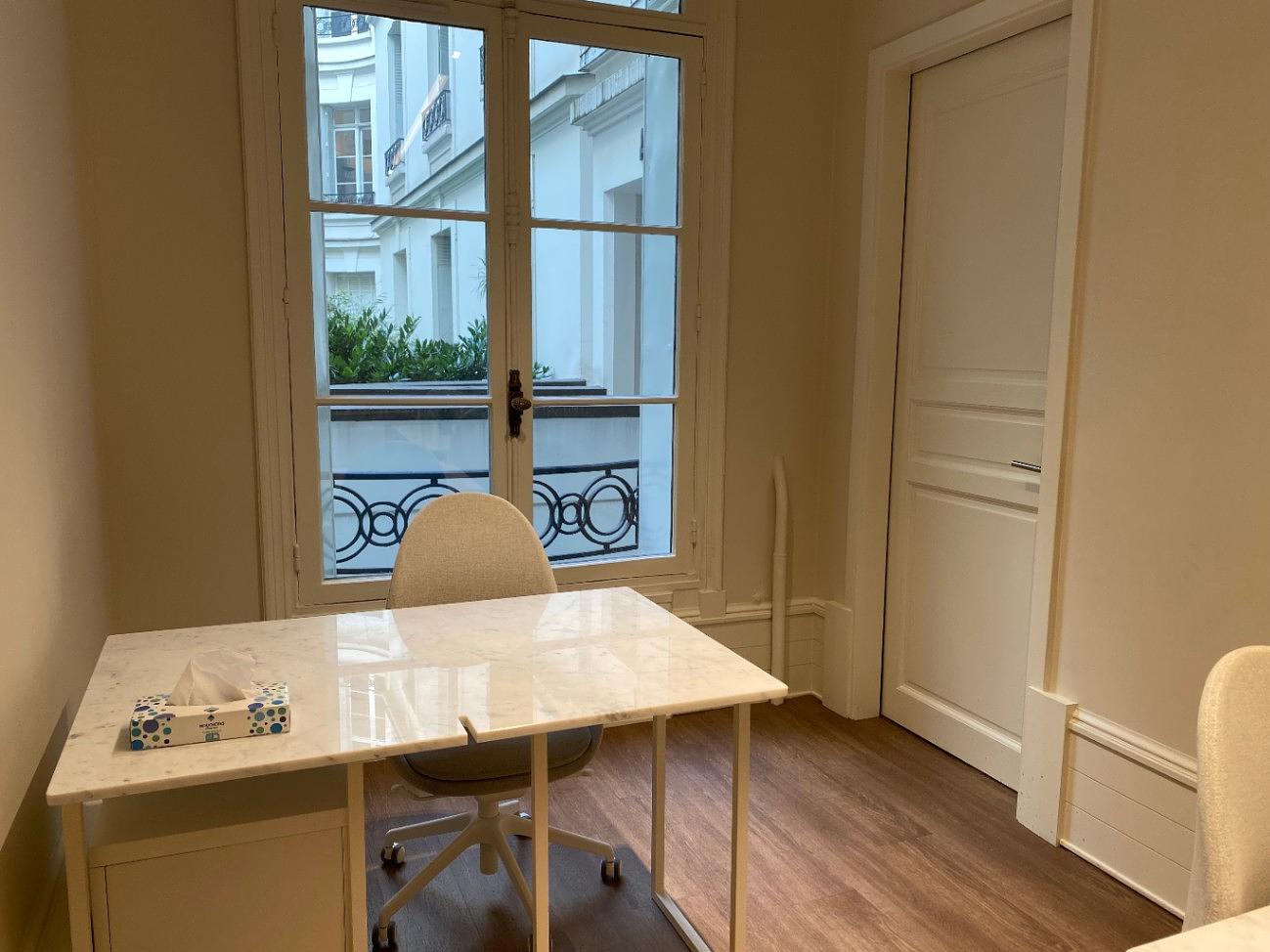 Furnished office for 3 people in Paris | Private office | 15835
