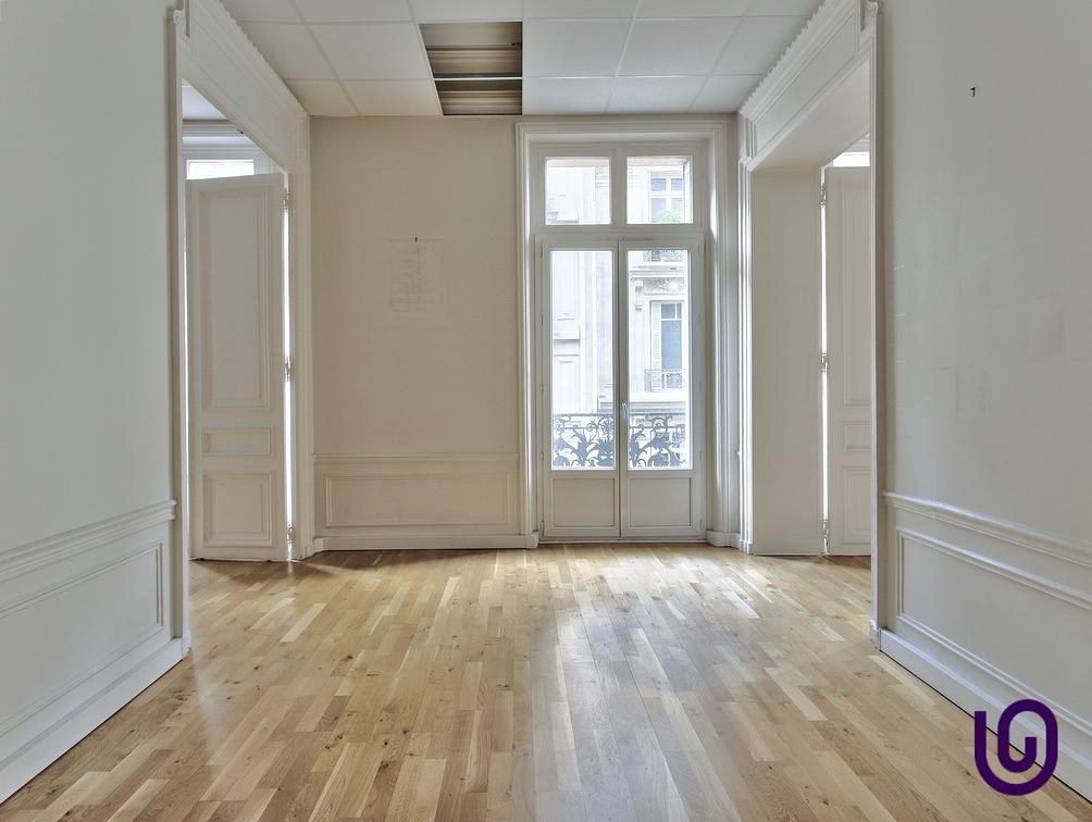 Unfurnished office for 35 people in Paris | Entire office | 61922