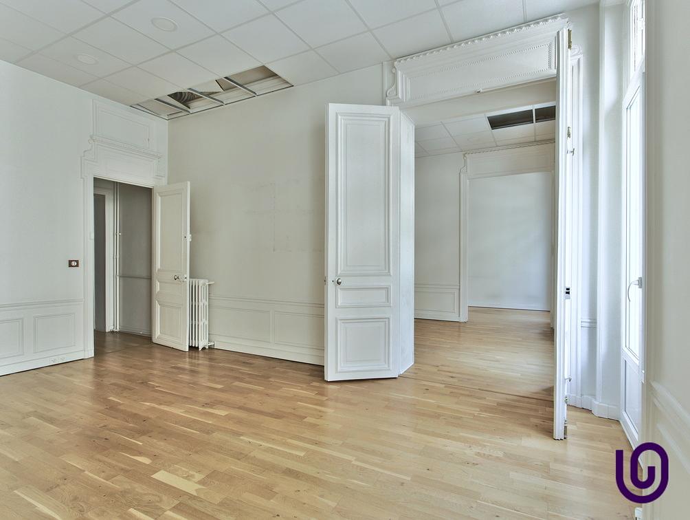 Unfurnished office for 35 people in Paris | Entire office | 61923