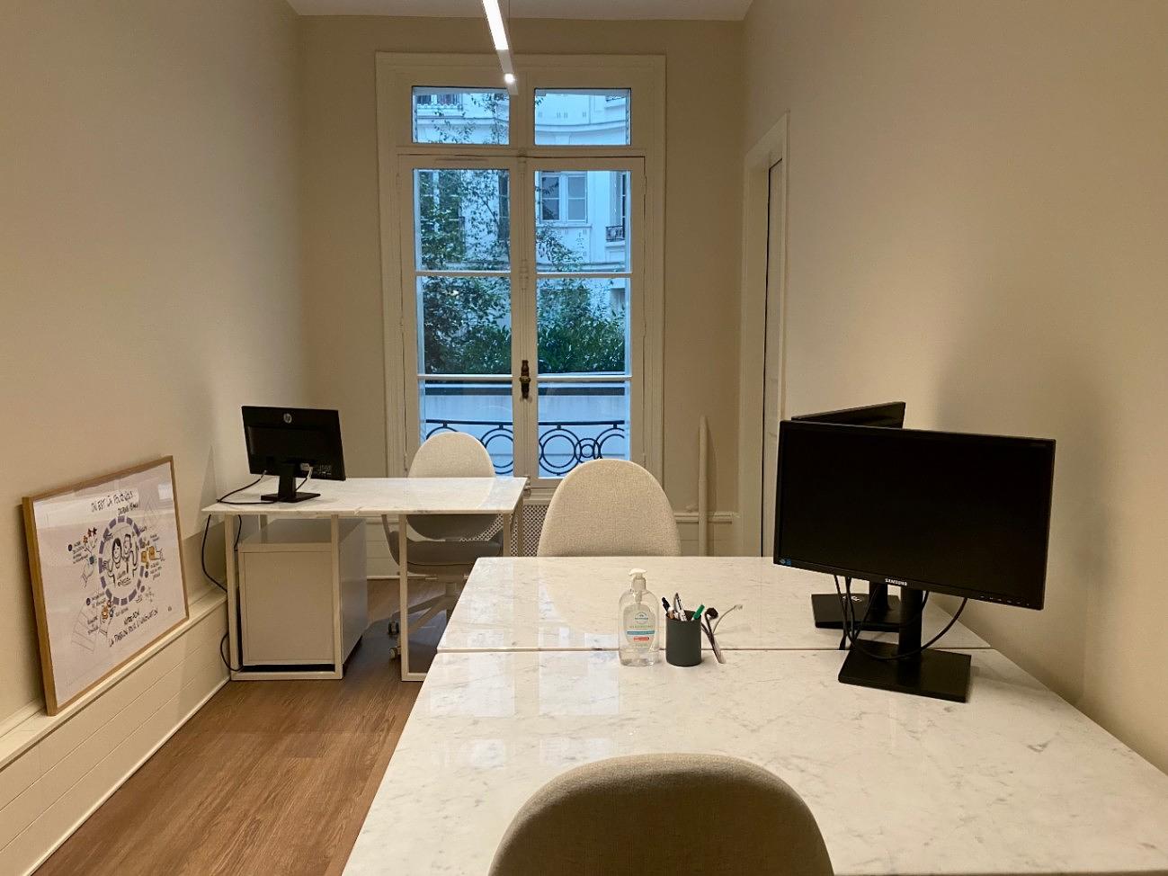 Furnished office for 3 people in Paris | Private office | 15850