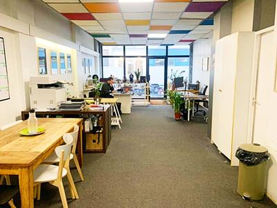 Bright and friendly souplex office in the heart of the 11th arrondissement of Paris!