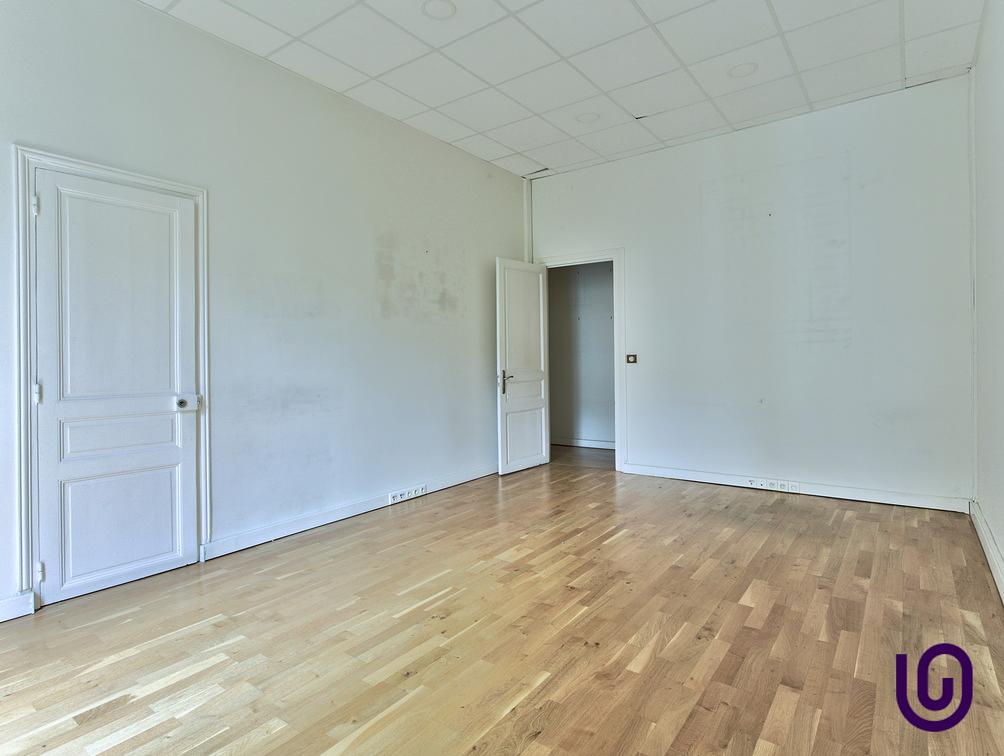Unfurnished office for 35 people in Paris | Entire office | 61939