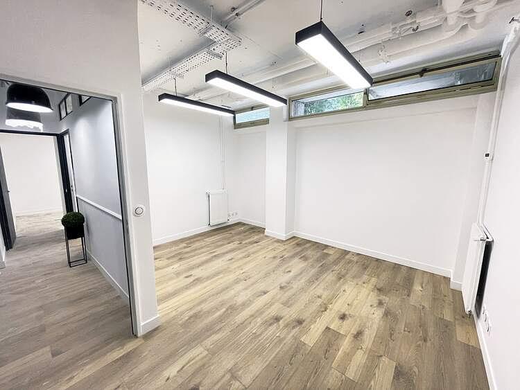 Unfurnished office for 4 people in Montreuil | Private office | 6395