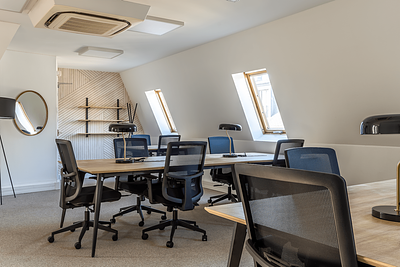 Turnkey private office for 25 workstations
